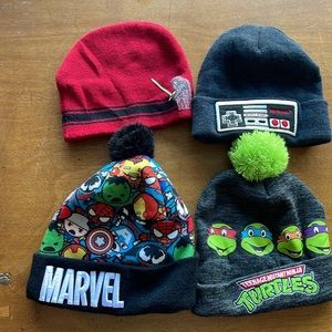 4 hats/ beanies/ toboggan